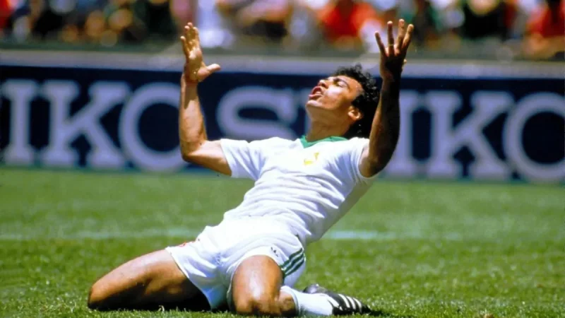 Hugo Sanchez Misses 1986 Paraguay Penalty in Mexico 86