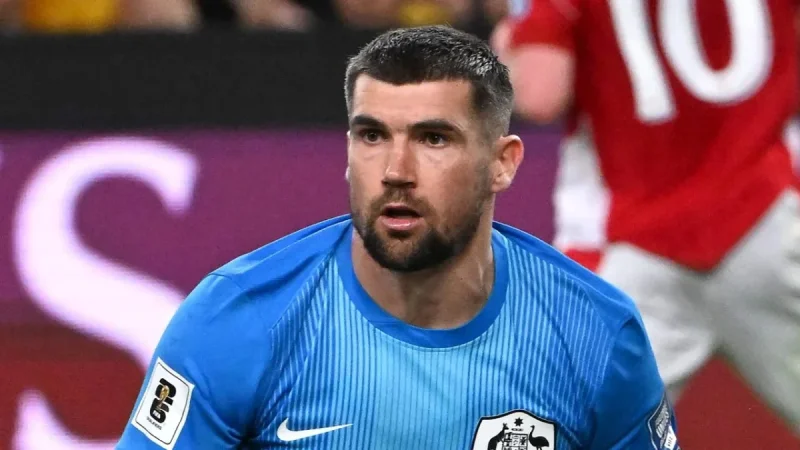 Mat Ryan Reveals Marconi Trial In Black Woollen Gloves — Australia Goalkeeper