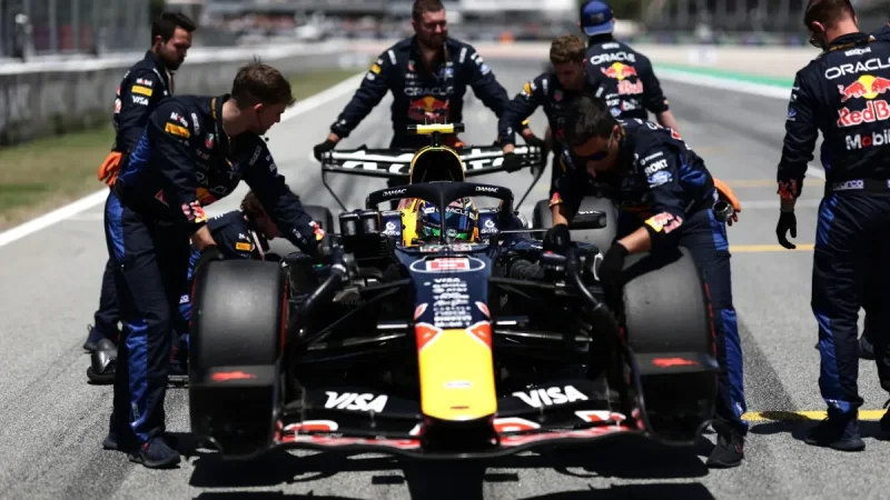 Russell Takes Pole Ahead of Hamilton at Barcelona-Catalunya F1 Live