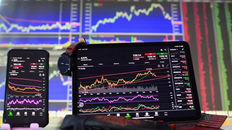 Lloyds Share Price Trades Near £0.98, Below £1.13 Fair Value