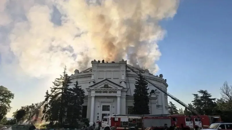 Ukraine Strikes Bridges on Crimean Peninsula Routes