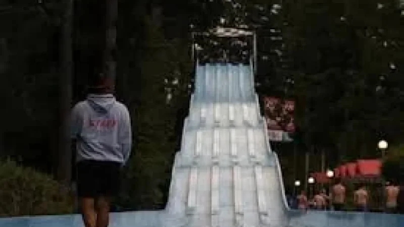 Andrew Steunenberg ferme Parc Aquatique après 12 jeunes blessés
