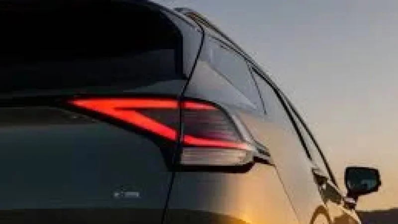 Kia Sportage Hybrid Trails Tucson Hybrid by 8.4 MPG