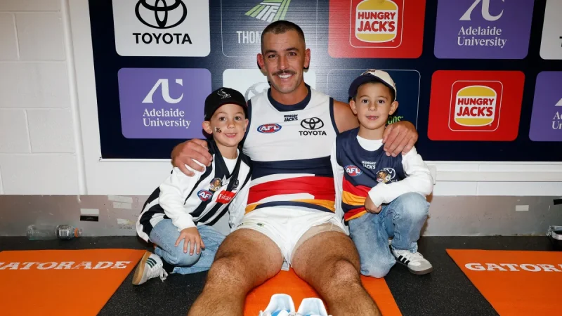 Taylor Walker available for Adelaide after one-match suspension