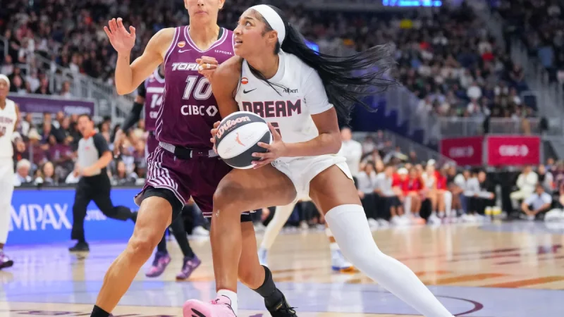 Angel Reese dragged down as Isabelle Harrison gets ejected for Flagrant 2