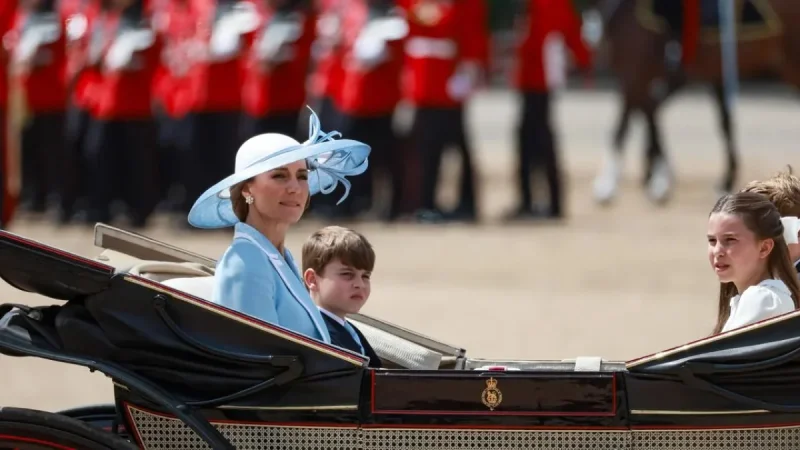 Catherine, Princesse De Galles booed with 3 children at Trooping the Colour