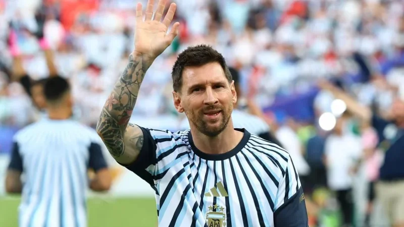 Lionel Messi extends record as Aïssa Mandi starts against Algeria