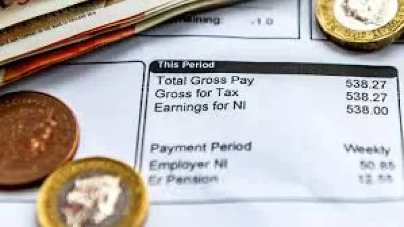UK Unemployment Falls to 4.9% as Bank Of England Base Rate Looms