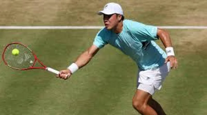 Humbert Tennis: Ugo Humbert reaches Queen's semi-finals after Medjedovic win