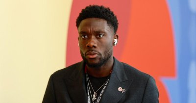 Jesse Marsch Holds Alphonso Davies On Bench Against Qatar