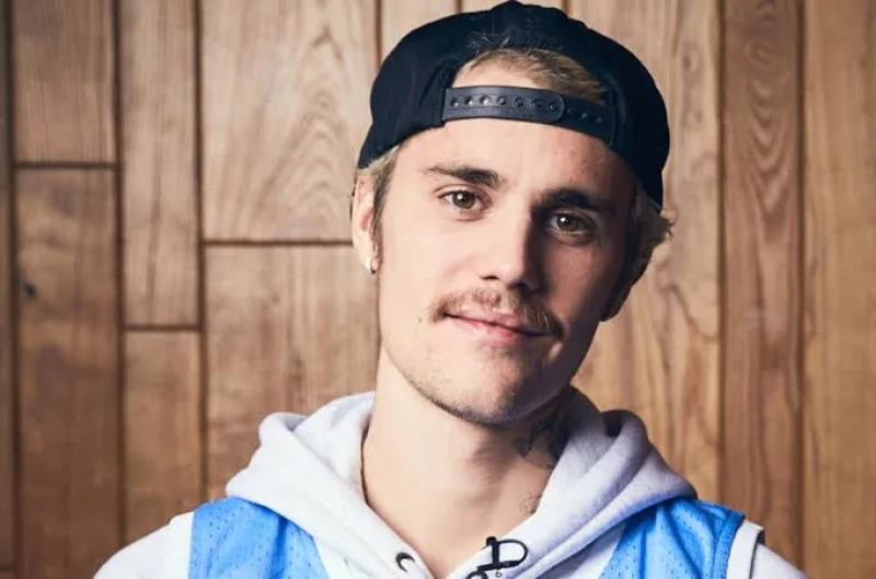 Justin Bieber kisses Hailey Bieber as Knicks end 53-year title wait