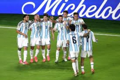 Telemundo Live: Messi ties Klose’s World Cup scoring record at 16