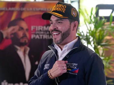Abelardo De La Espriella leads Colombia run-off after 44 percent first round