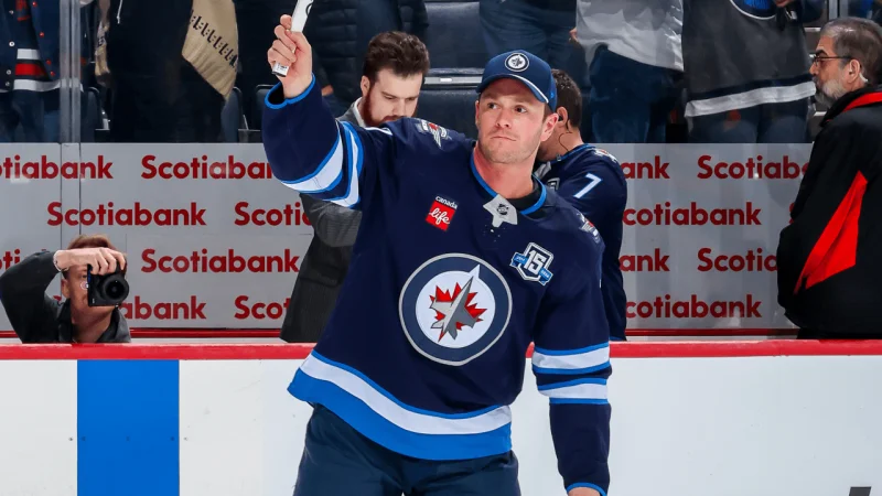 Jonathan Toews retires after 16 seasons, 3 Stanley Cups