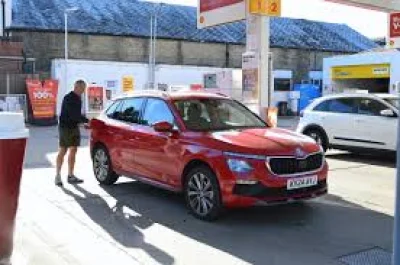 UK Petrol Fuel Prices Fall 4.6p as Driffield Sees Three-Week Lag