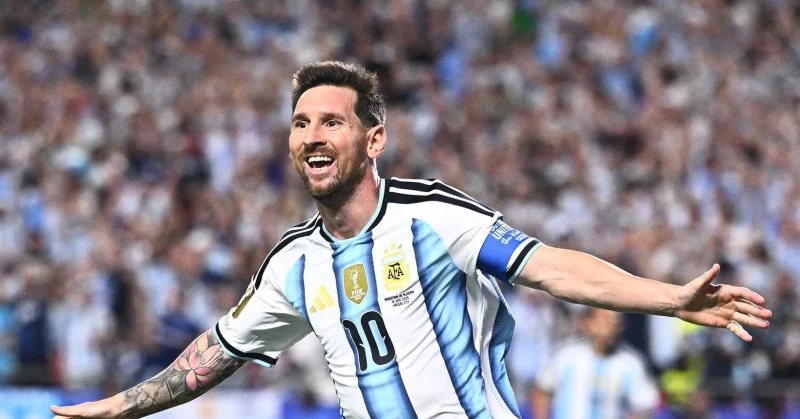 Lionel Messi trifft dreifach und zieht mit Miroslav Klose gleich — Florian Wirtz