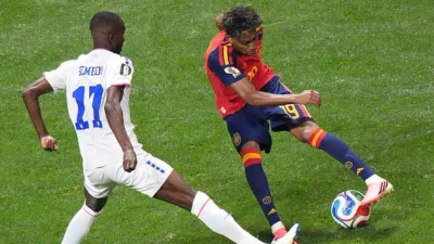 Álex Baena entra en el XI con cuatro cambios de Luis de la Fuente