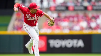 Sal Stewart Stung by Insect During Reds-Mets Plate Appearance