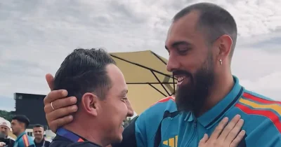 Borja Iglesias recibe el apoyo de Andrés Guardado en el Mundial