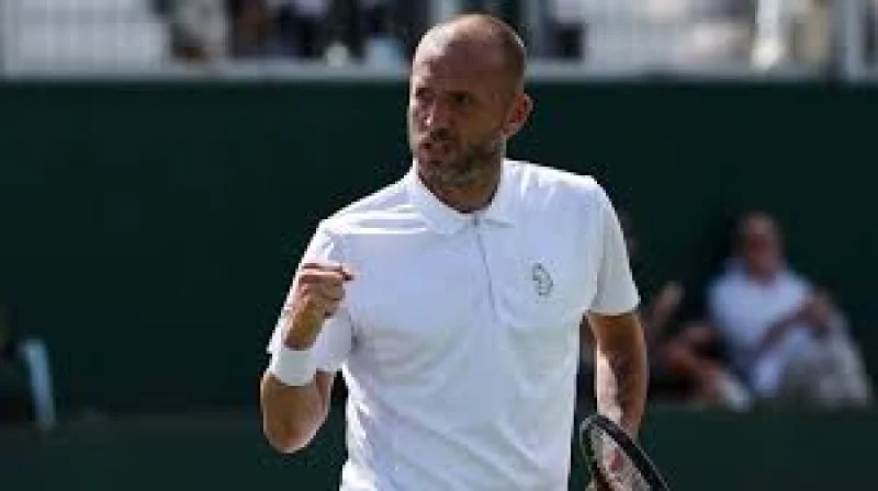 Liam Broady loses 7-6 (8-6) first set to August Holmgren
