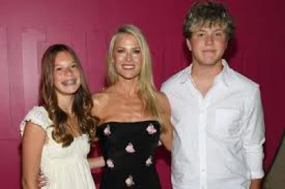 Reese Witherspoon Leads Legally Blonde Cast Reunion After 25 Years