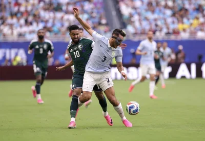 Sebastián Cáceres debuta en el World Cup con Uruguay y 1-1