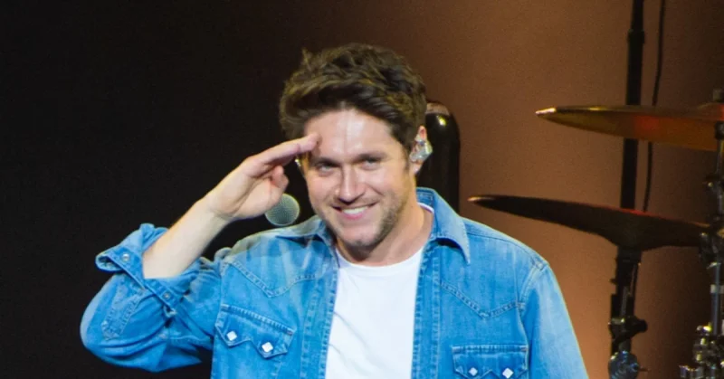 Niall Horan Reacts to 32 Zach Love Island Tactic