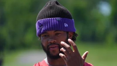 Kyler Murray Looks Uncomfortable In Vikings Workouts