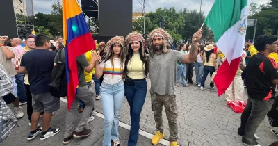 Karina Ospina guía Banderazo Colombia en Guadalajara