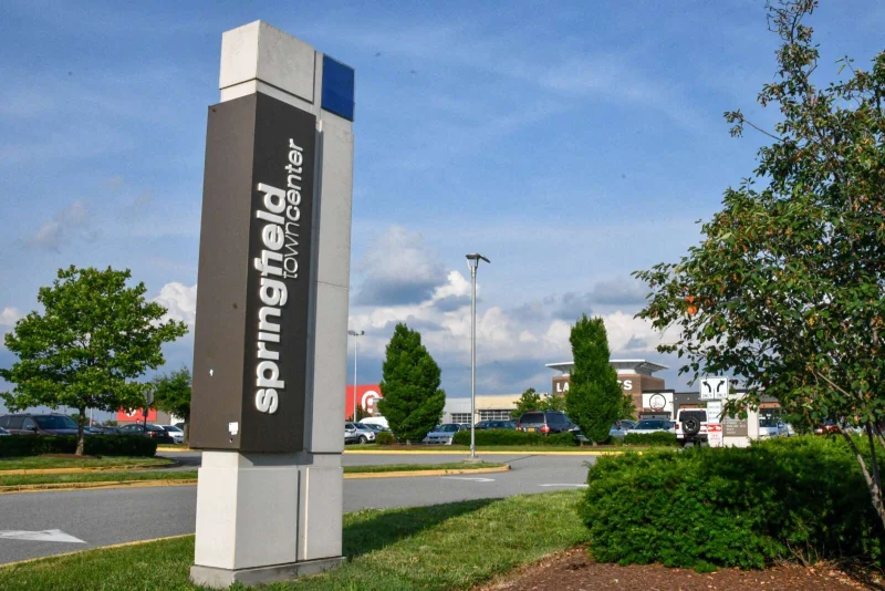 Fairfax County Police evacuate Springfield Mall after bomb threat