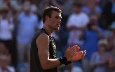 Jack Draper Takes Charge of First Set Against Gabriel Diallo