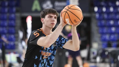 Sergio de Larrea Heads to Mavericks in Lakers Knicks Mavericks Suns Trade