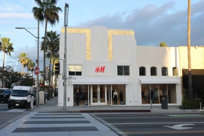 H&m Reports 54.82 Billion Kronor as Sales Fall 3.3%