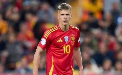 Luis de la Fuente Leaves Dani Olmo on the Bench Against Uruguay