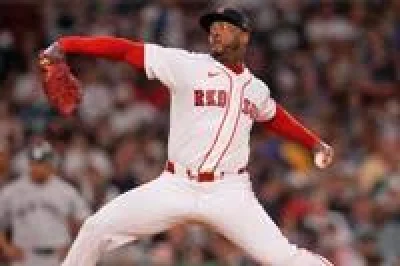 Payton Tolle guides Yankees vs. Red Sox viewing at Fenway Park