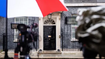 Sterling Holds Firm as Keir Starmer Exit Plan Looms
