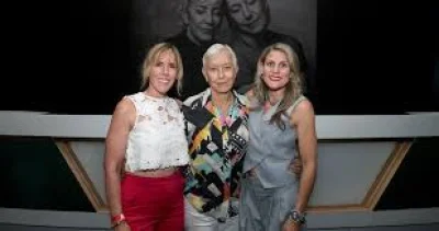 Martina Navratilova Leads Wimbledon Screening After Evert Surgery