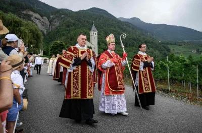Society Of Saint Pius X holds four bishop consecrations in Econe