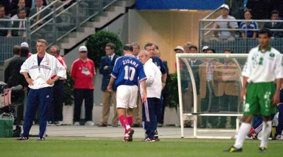 Zinedine Zidane fait basculer la Coupe du monde 1998 avec son rouge