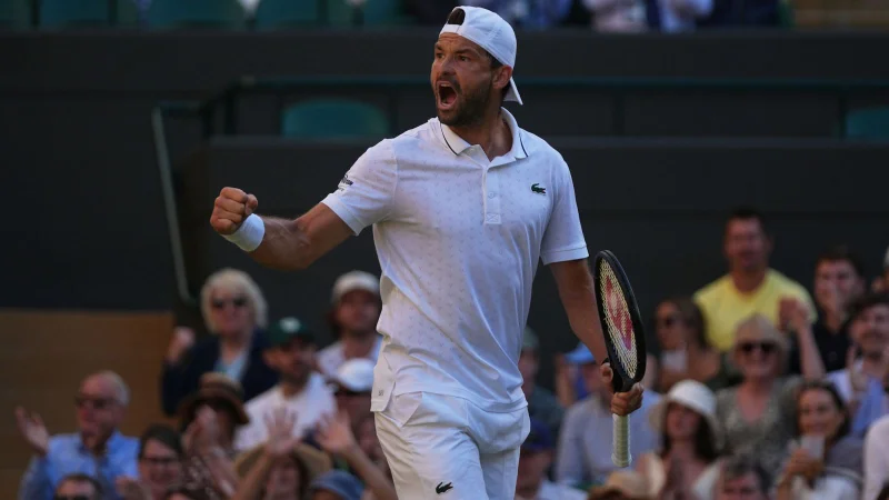 Novak Djokovic Wins 6-3, 6-4, 6-2 as Djokovic Age Shows at Wimbledon