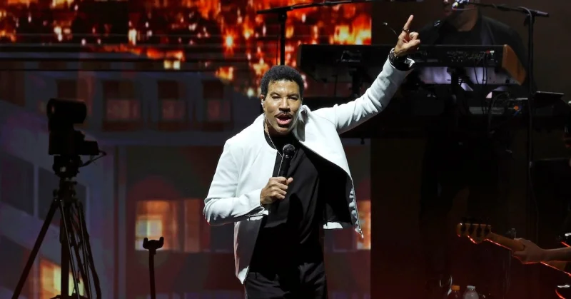 Lionel Richie Postpones Chicago and Columbus Shows After Saint Paul Spell — Lionel Richie Concerts Postponed