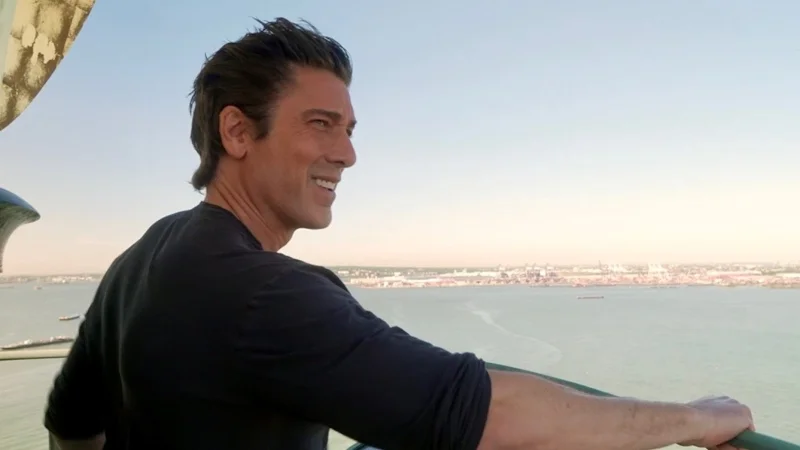 Mark Consuelos flags David Muir's 24-hour Fourth of July run
