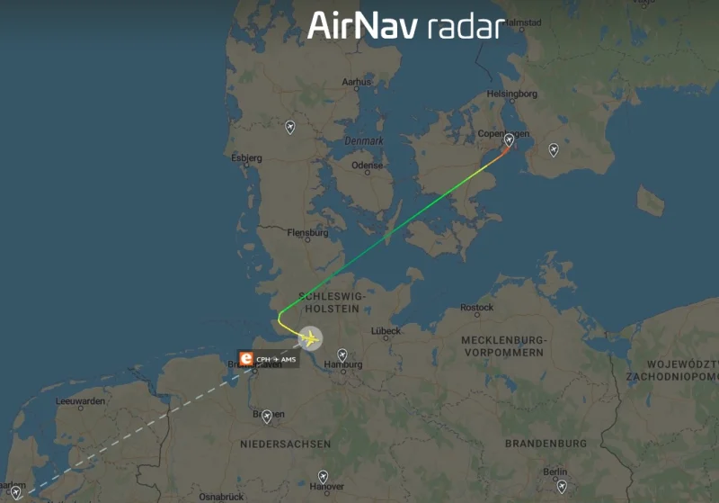 Easyjet Emergency Diversion: Flight U27938 Lands in Hamburg Instead of Amsterdam