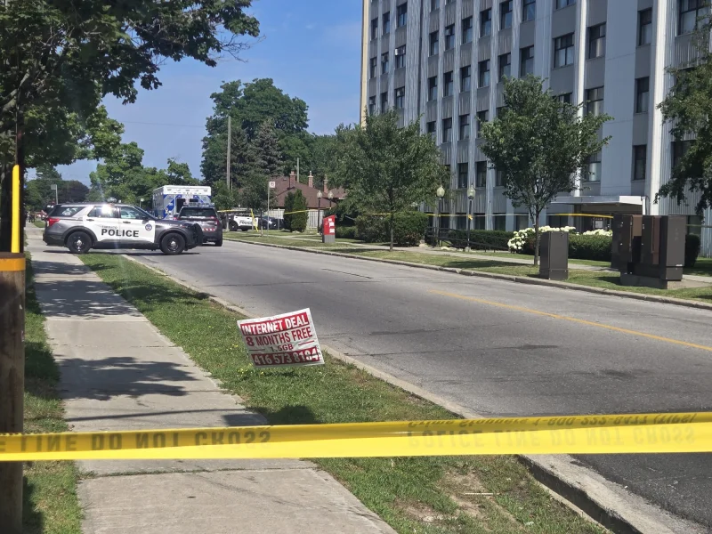 Toronto Police investigate Scarborough shooting that left one dead