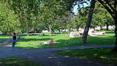 Bristol Weather brings families to free paddling pool at St Andrews Park