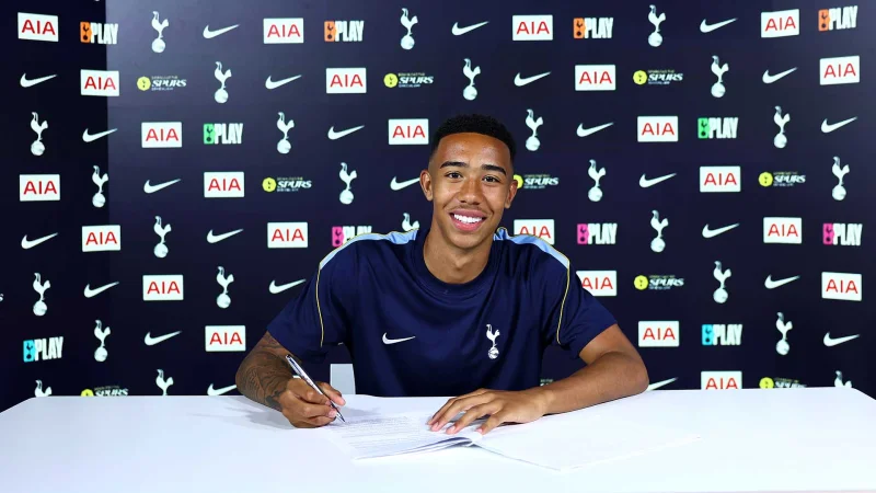 Tottenham sign Cole Ramsey for under-21s