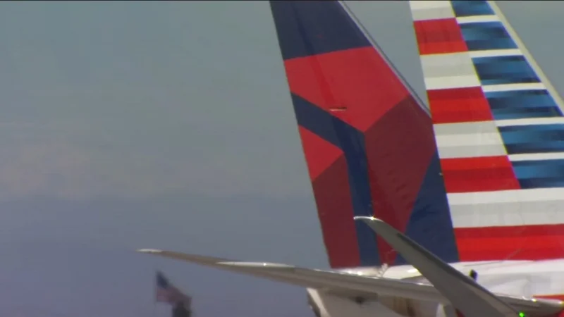 Delta Air Lines flight DAL 2725 makes Emergency Landing in Fresno