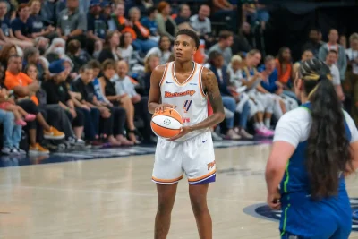Phoenix Mercury favored by 3.5 points over Chicago Sky in Sky Vs Mercury matchup on Wednesday