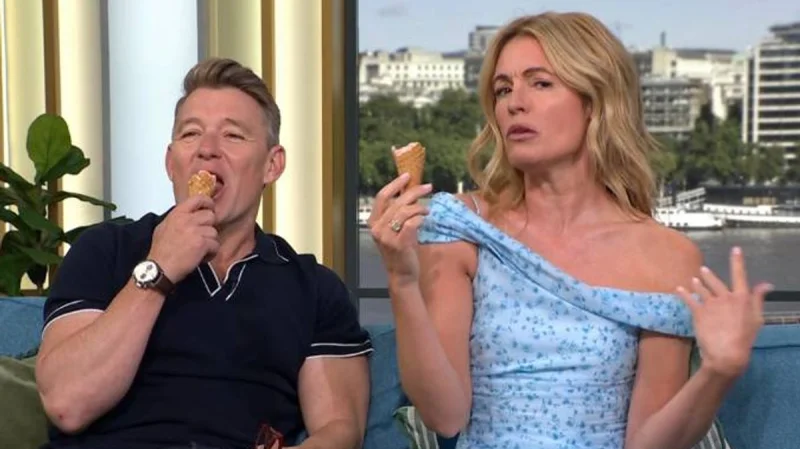 Susanna Reid jokes Cat Deeley dress was falling off on GMB