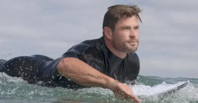 Chris Hemsworth Gets an Assemble Text From Chris Evans